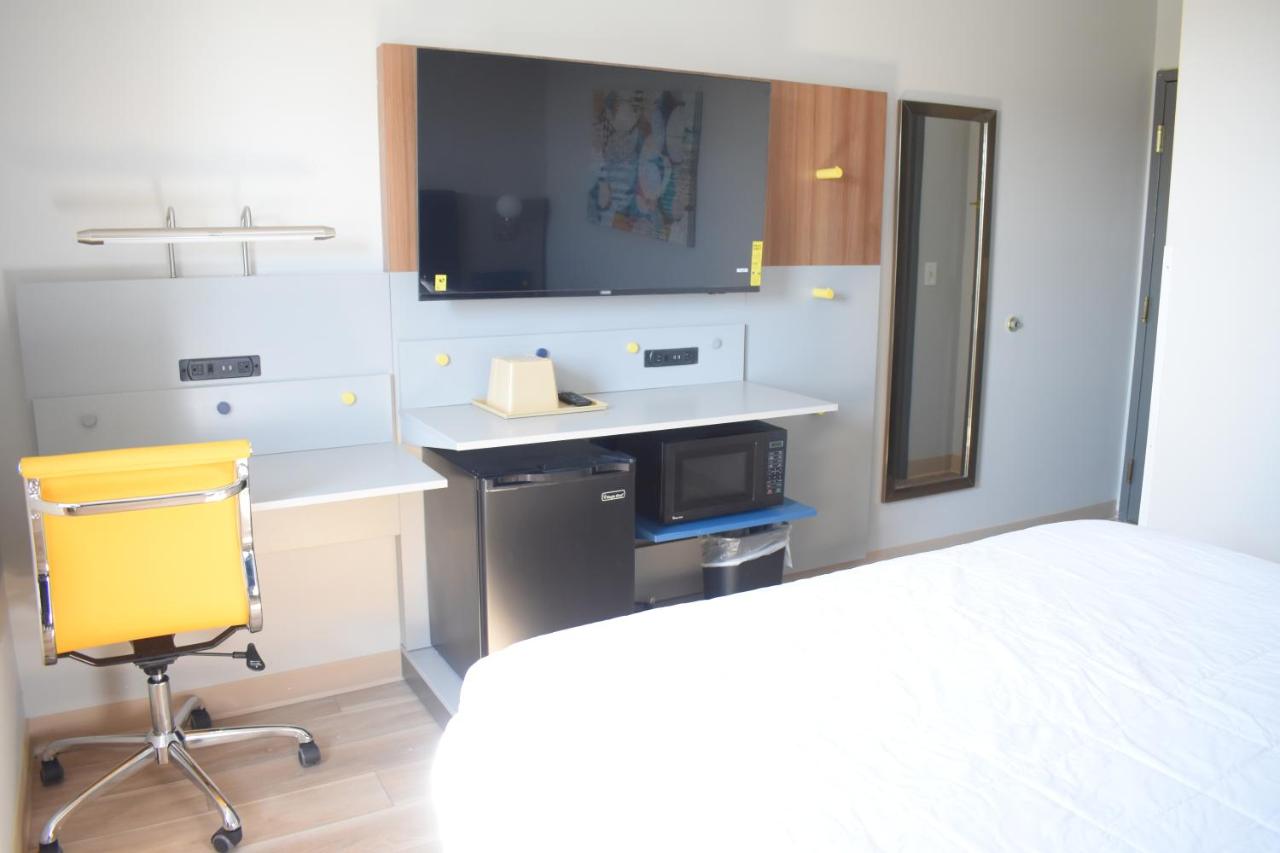 Queen Room - Non-Smoking at Microtel Inn & Suites by Wyndham Norcross