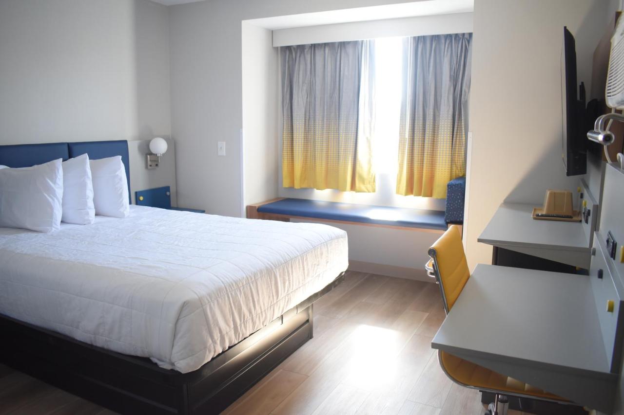 Queen Room - Non-Smoking at Microtel Inn & Suites by Wyndham Norcross
