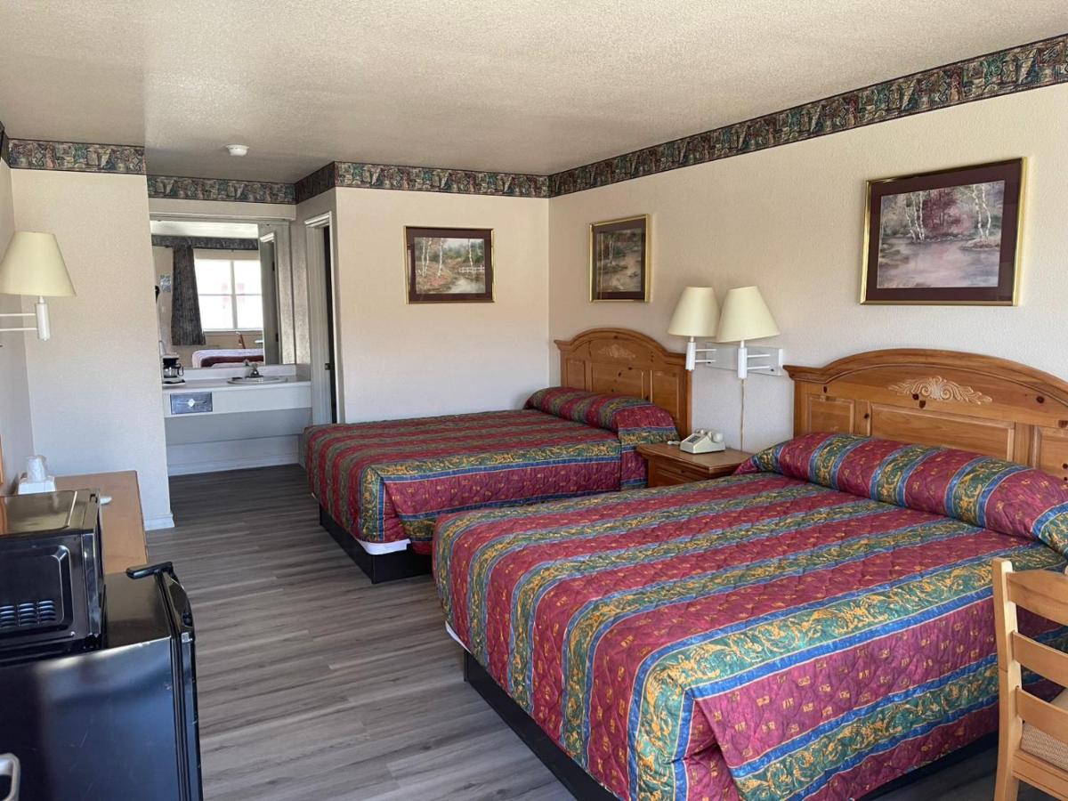 | Lakeside Inn & Suites