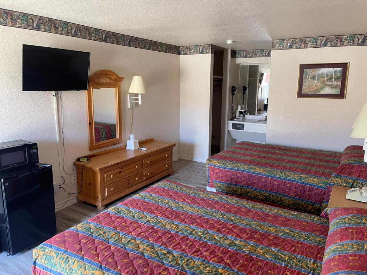 | Lakeside Inn & Suites