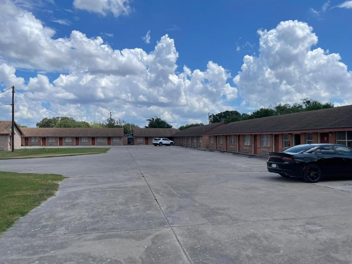 | Lakeside Inn & Suites