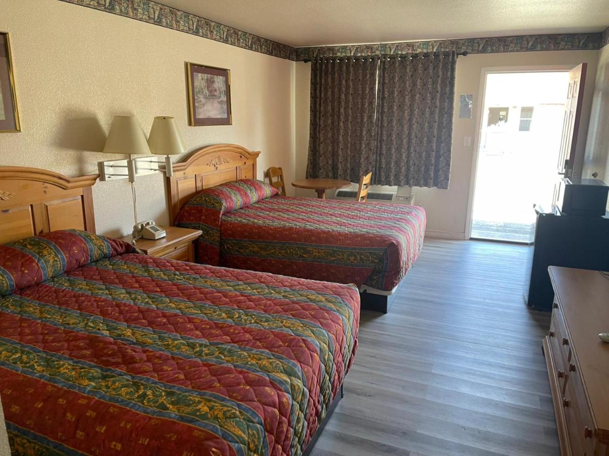 | Lakeside Inn & Suites