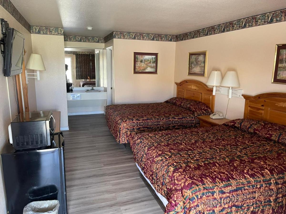 | Lakeside Inn & Suites