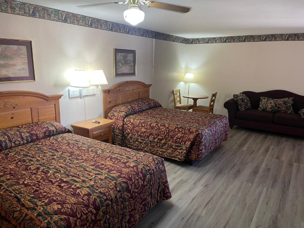 | Lakeside Inn & Suites