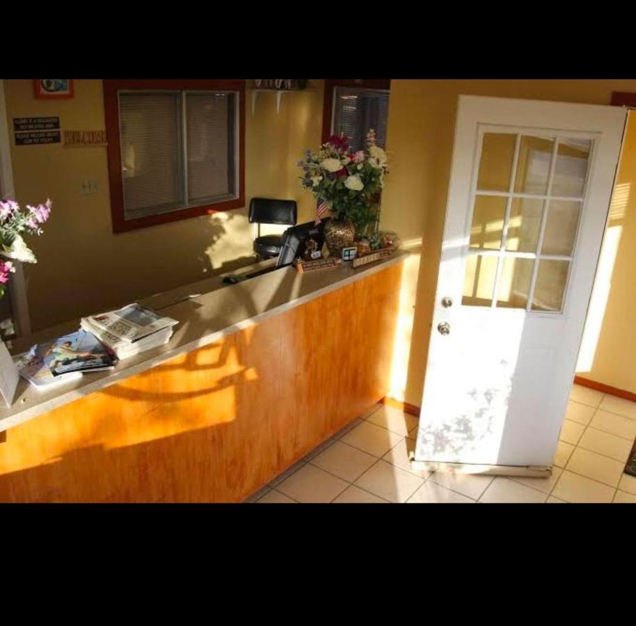 | Lakeside Inn & Suites