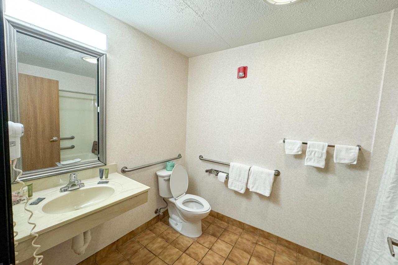  | FairBridge Inn & Suites Batavia - Darien Amusement Park