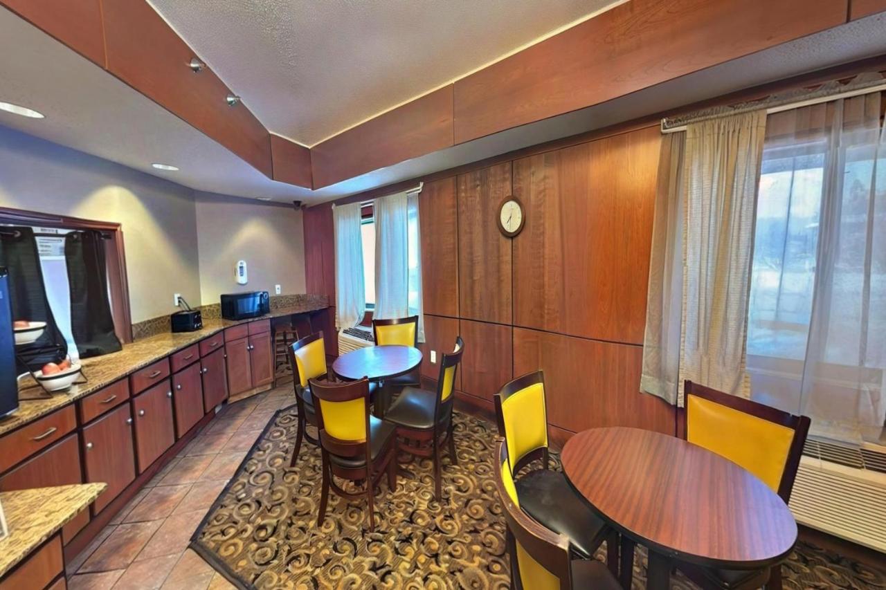  | FairBridge Inn & Suites Batavia - Darien Amusement Park