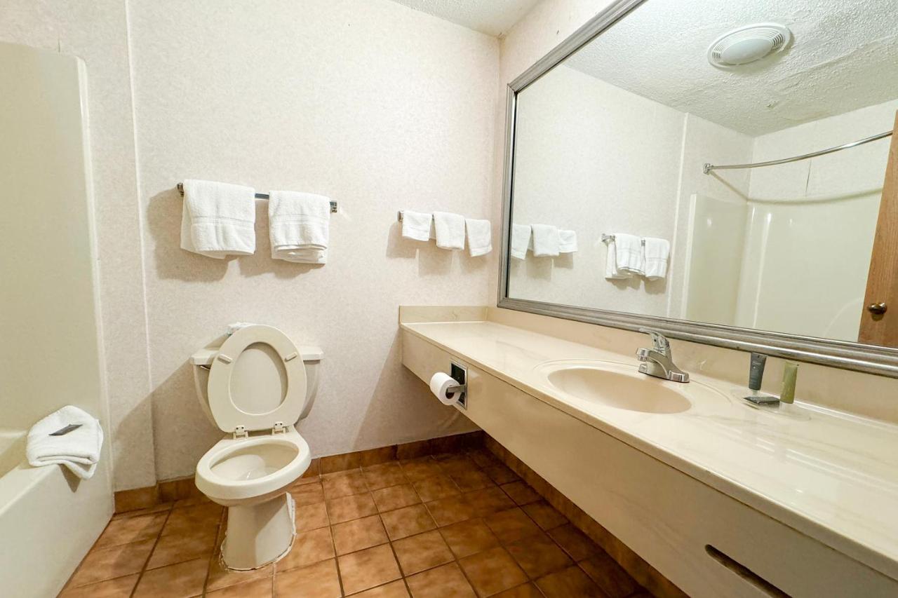  | FairBridge Inn & Suites Batavia - Darien Amusement Park