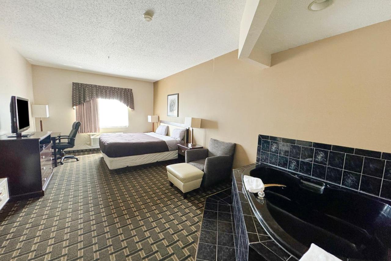  | FairBridge Inn & Suites Batavia - Darien Amusement Park