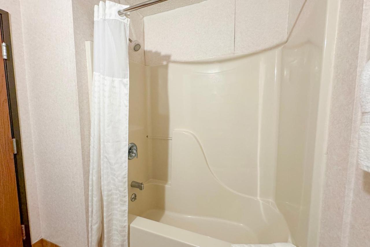  | FairBridge Inn & Suites Batavia - Darien Amusement Park