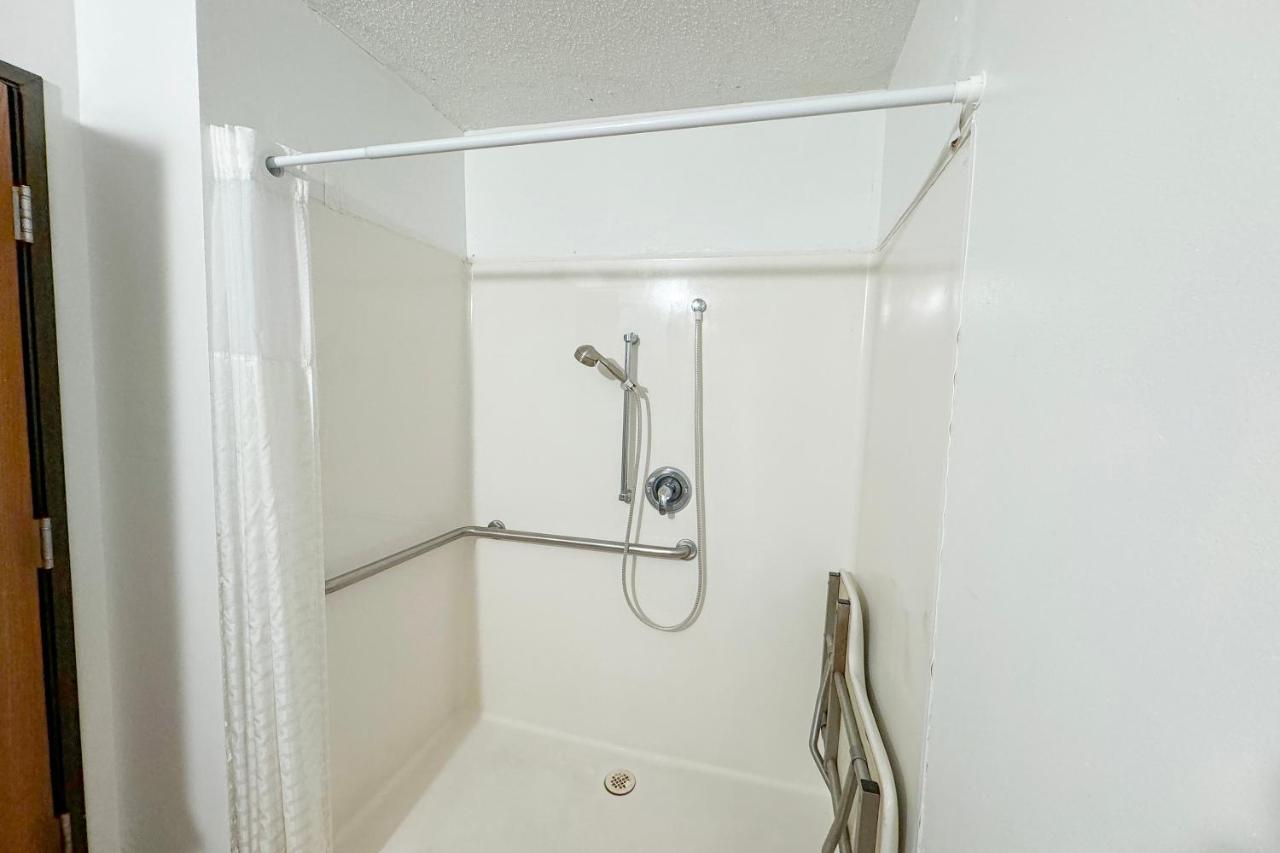 | FairBridge Inn & Suites Batavia - Darien Amusement Park