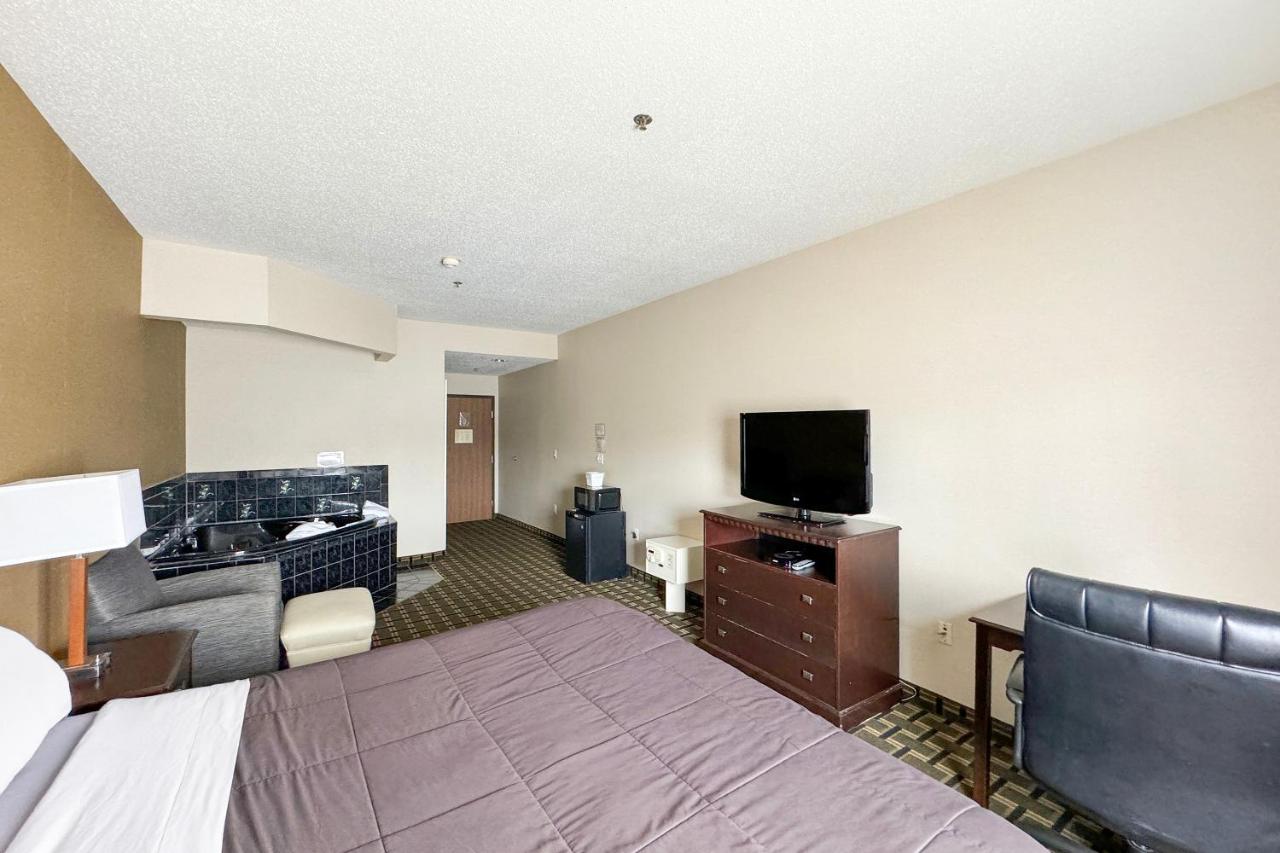  | FairBridge Inn & Suites Batavia - Darien Amusement Park