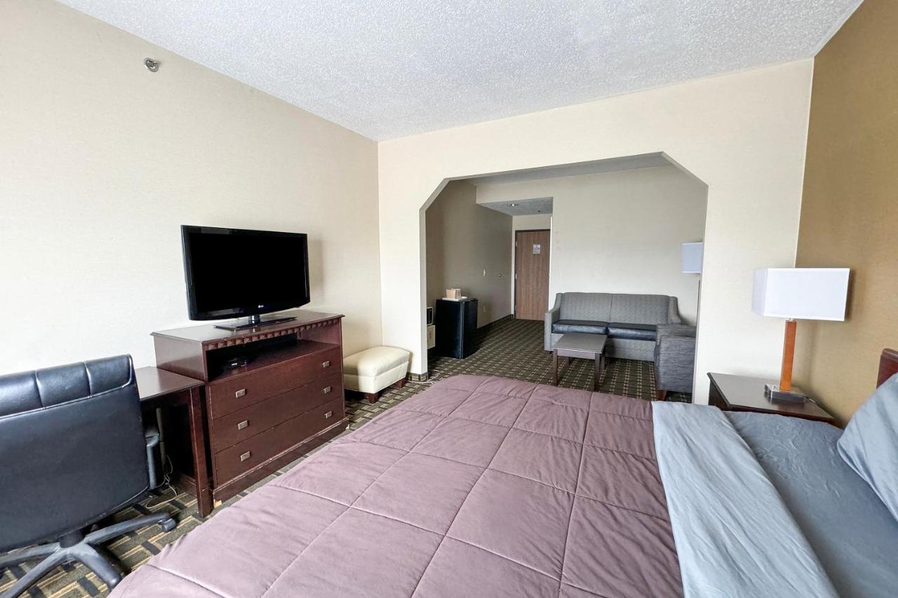  | FairBridge Inn & Suites Batavia - Darien Amusement Park