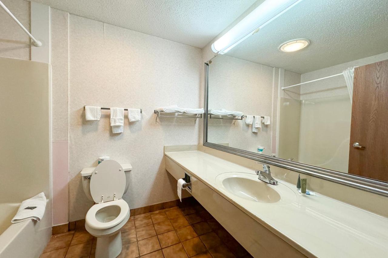  | FairBridge Inn & Suites Batavia - Darien Amusement Park