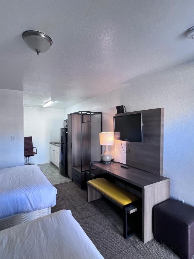 | OYO Hotel Pearsall I-35 East