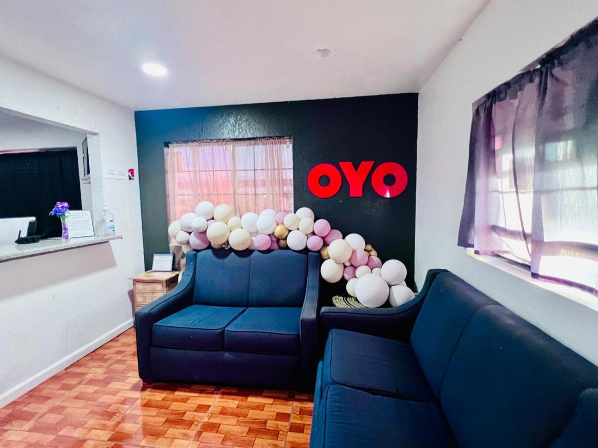 | OYO Hotel Pearsall I-35 East