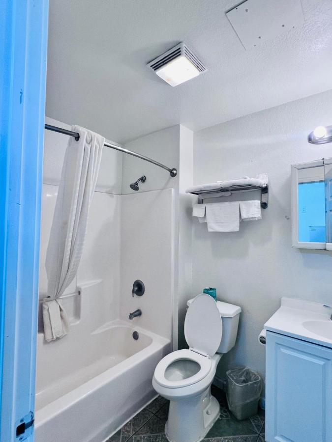 | OYO Hotel Pearsall I-35 East
