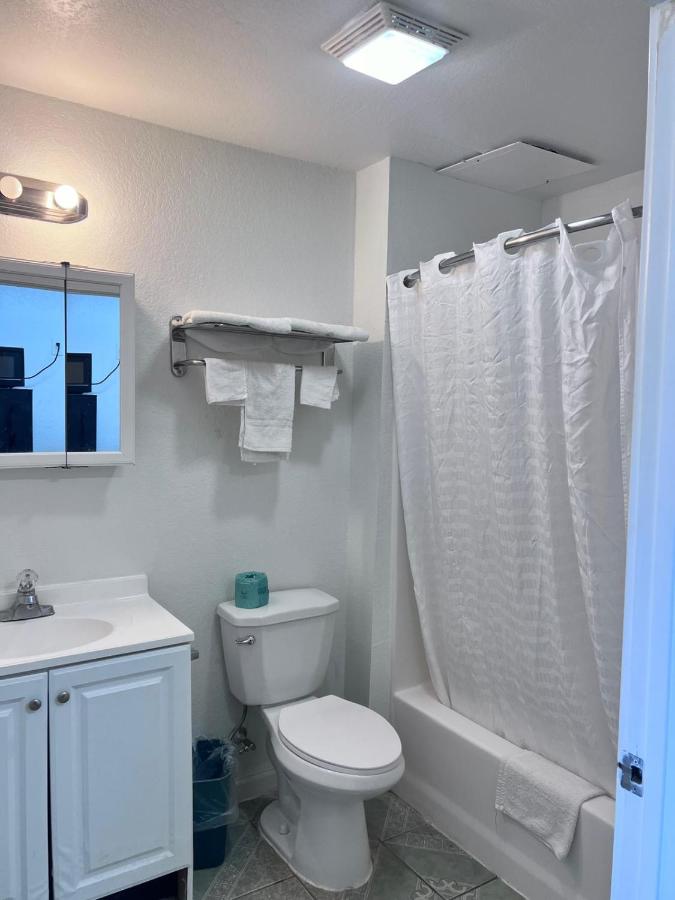 | OYO Hotel Pearsall I-35 East