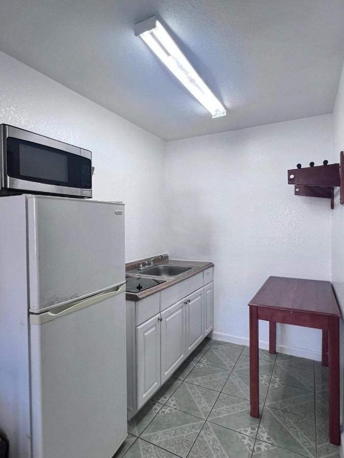 | OYO Hotel Pearsall I-35 East