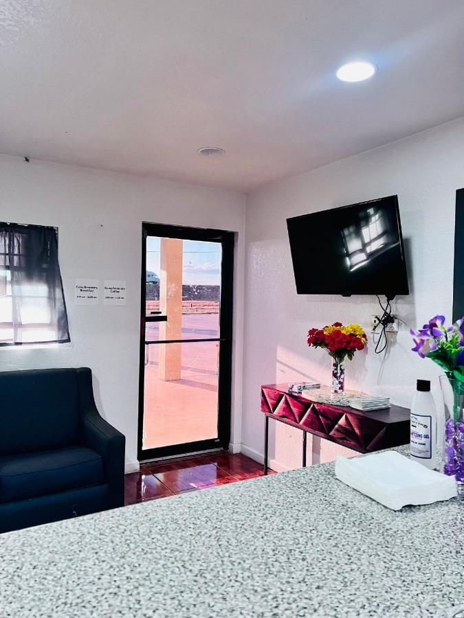 | OYO Hotel Pearsall I-35 East