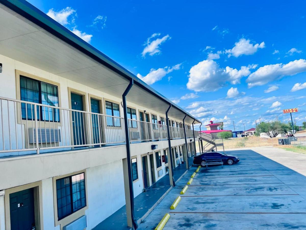  | OYO Hotel Pearsall I-35 East