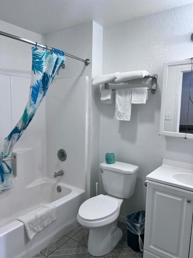| OYO Hotel Pearsall I-35 East