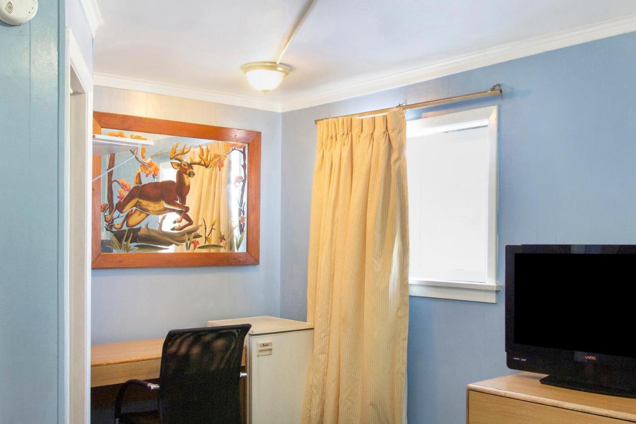 Double Room Smoking at OYO Hotel Wilkes-Barre East