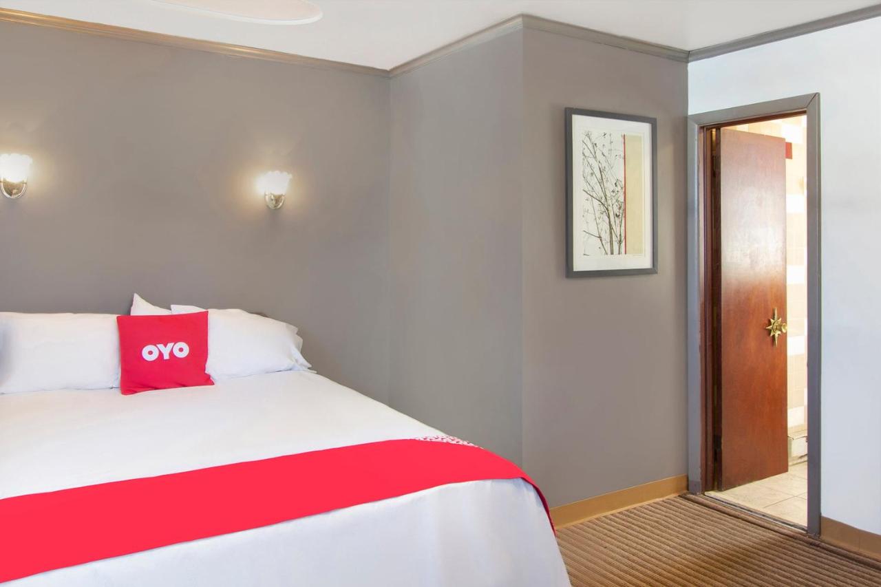 2 Queen Bed Smoking at OYO Hotel Wilkes-Barre East