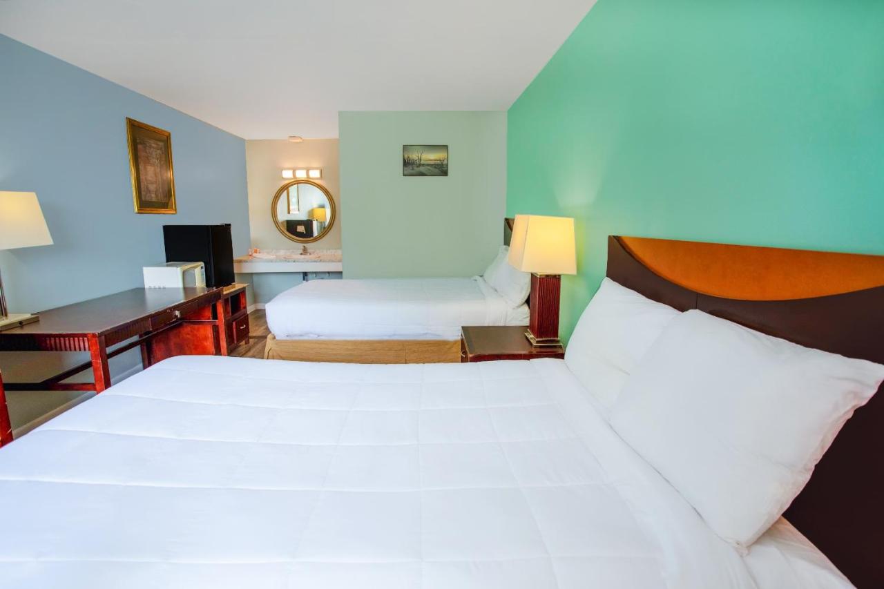 Double Room with Two Double Beds at OYO Inn Kernersville
