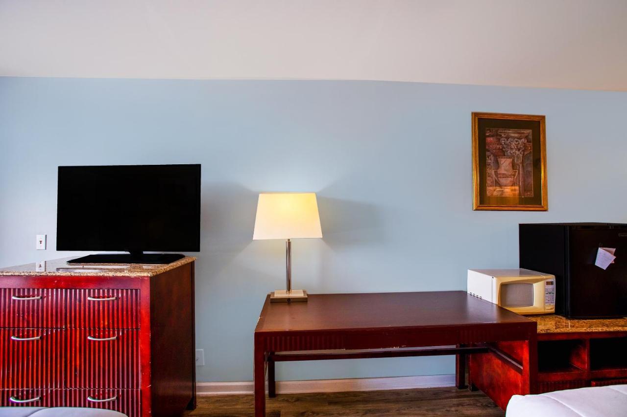 Double Room with Two Double Beds at OYO Inn Kernersville