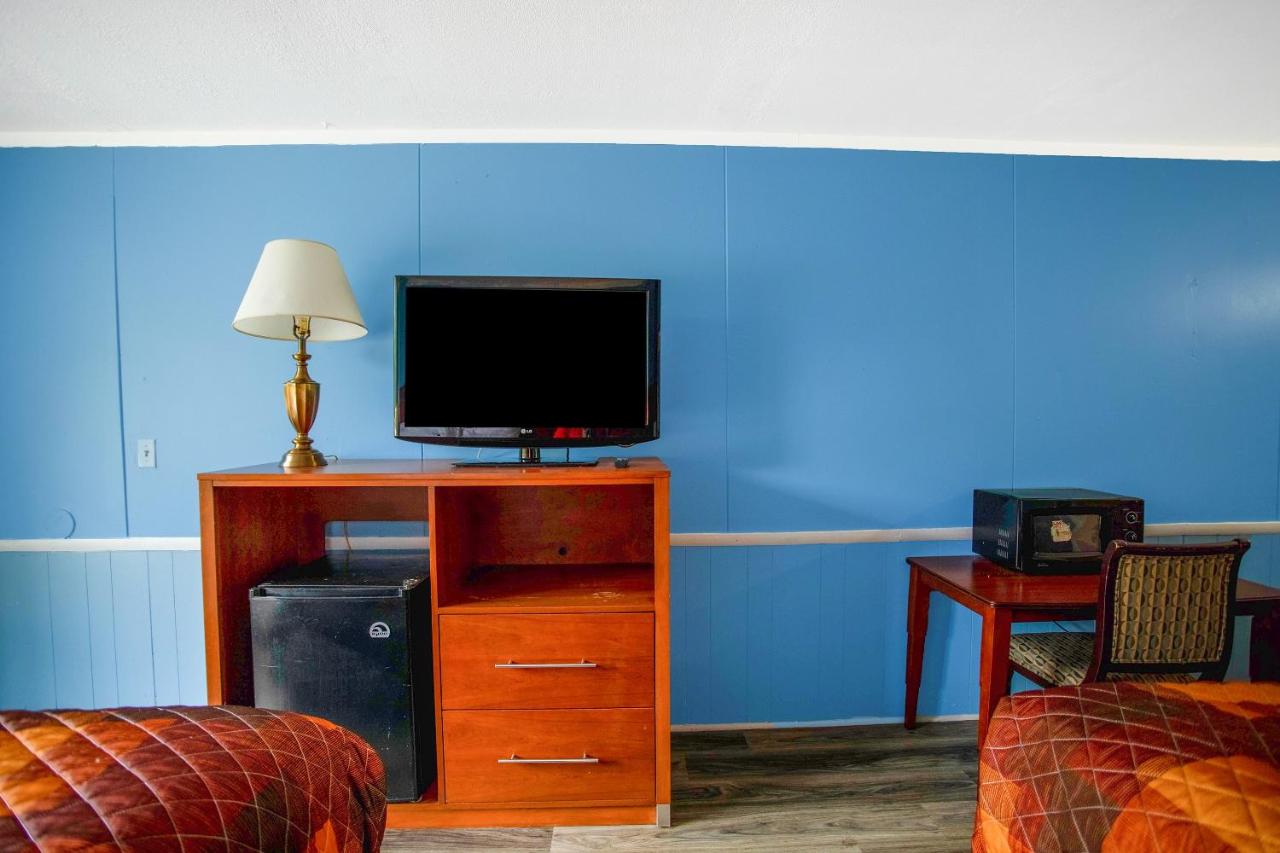 Double Room with Two Double Beds Smoking at OYO Inn Kernersville