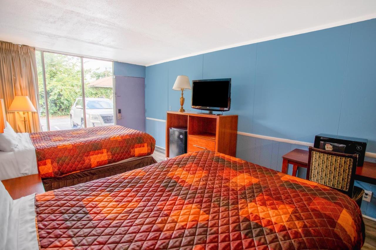 Double Room with Two Double Beds Smoking at OYO Inn Kernersville