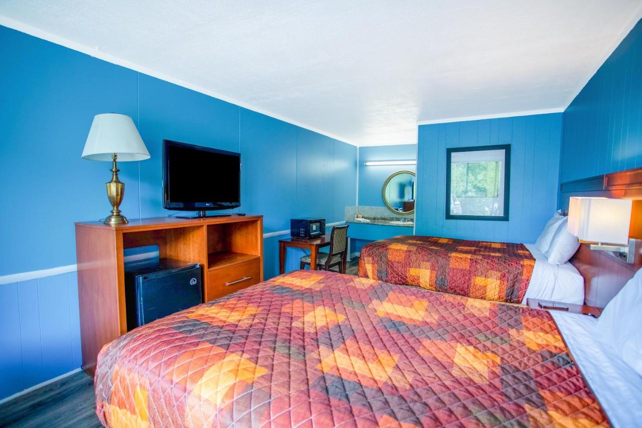 Double Room with Two Double Beds Smoking at OYO Inn Kernersville