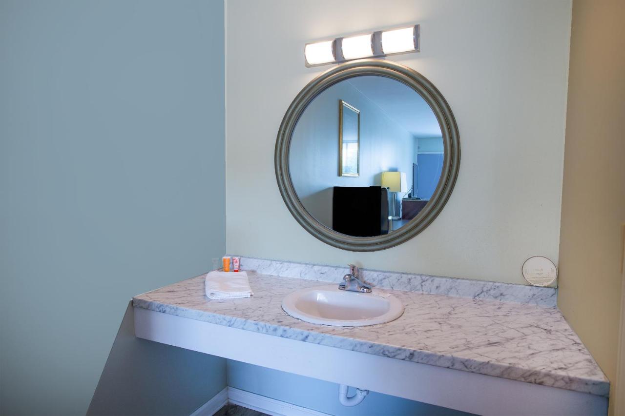 Double Room with Two Double Beds at OYO Inn Kernersville