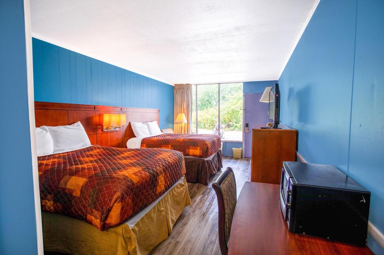 Double Room with Two Double Beds Smoking at OYO Inn Kernersville