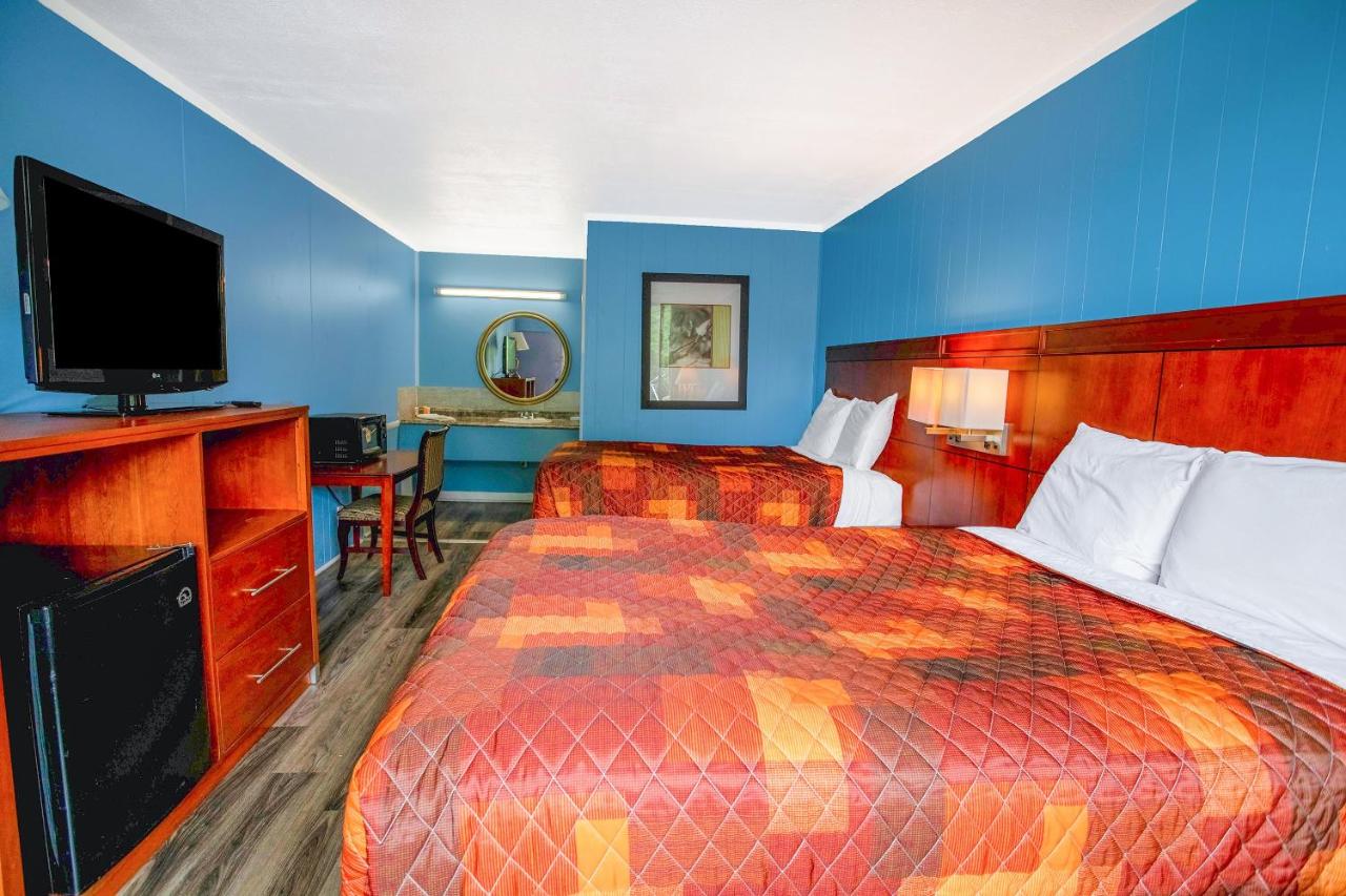 Double Room with Two Double Beds Smoking at OYO Inn Kernersville