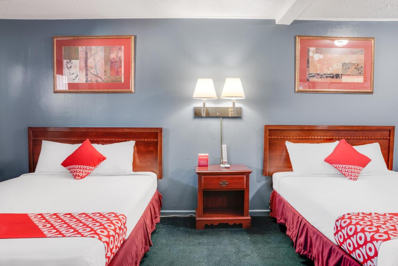 2 Queen Bed Smoking at OYO Hotel Liberal, Kansas
