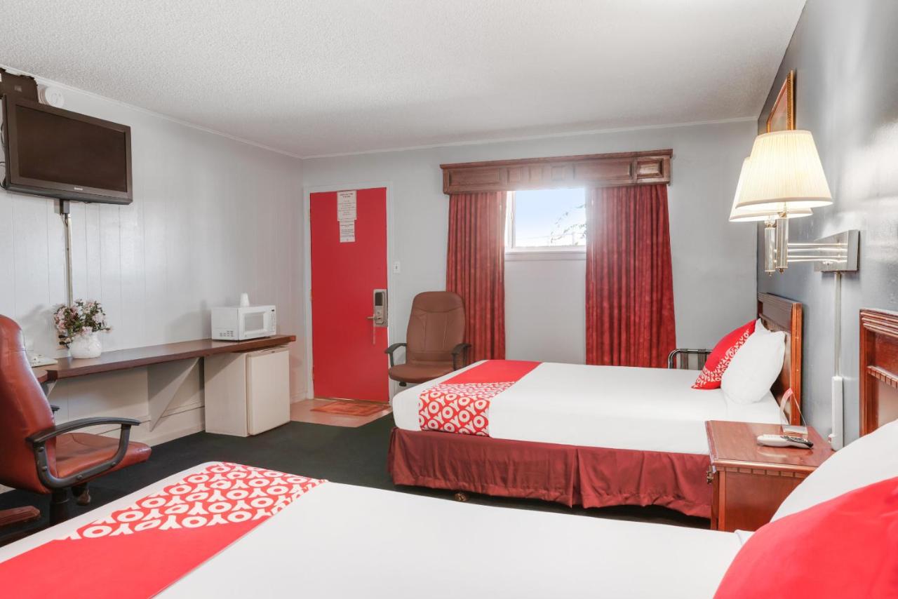 2 Queen Bed Smoking at OYO Hotel Liberal, Kansas