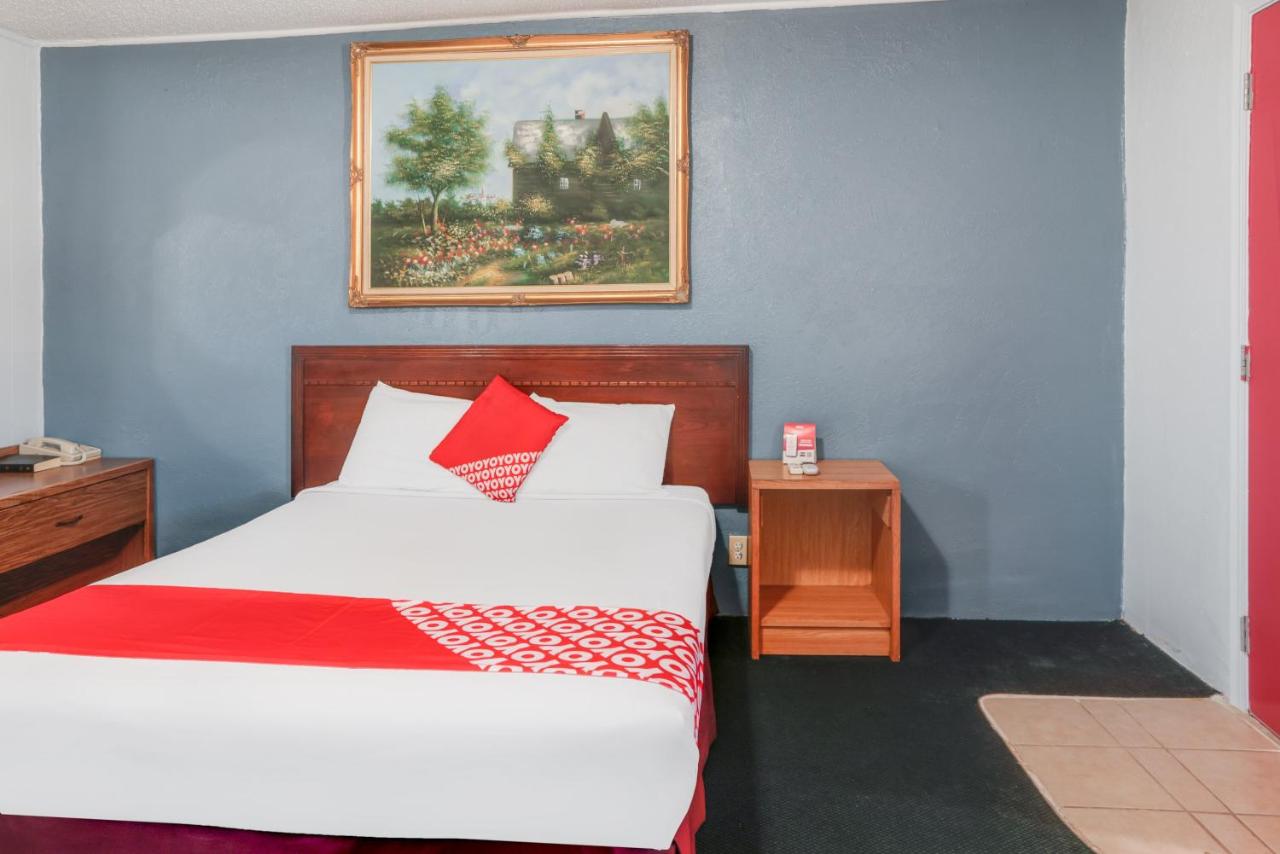 Queen Room at OYO Hotel Liberal, Kansas