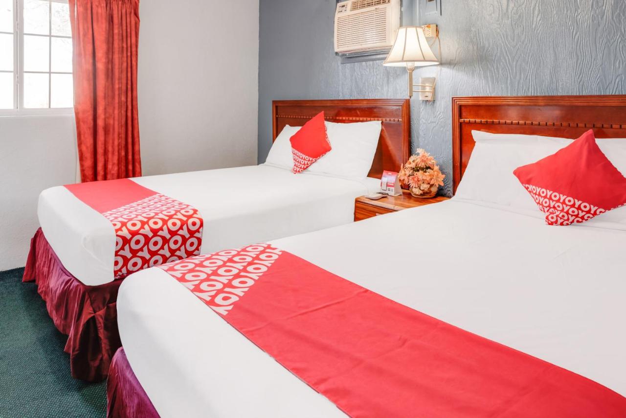 1 Queen Bed & 2 Full Bed Smoking at OYO Hotel Liberal, Kansas