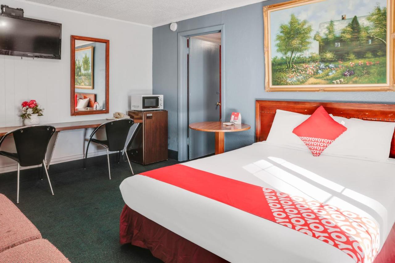 1 Queen Bed & 2 Full Bed Smoking at OYO Hotel Liberal, Kansas