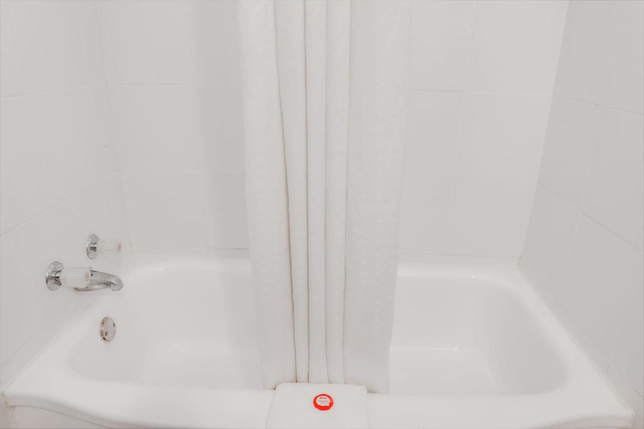 1 Queen Bed & 2 Full Bed Smoking at OYO Hotel Liberal, Kansas