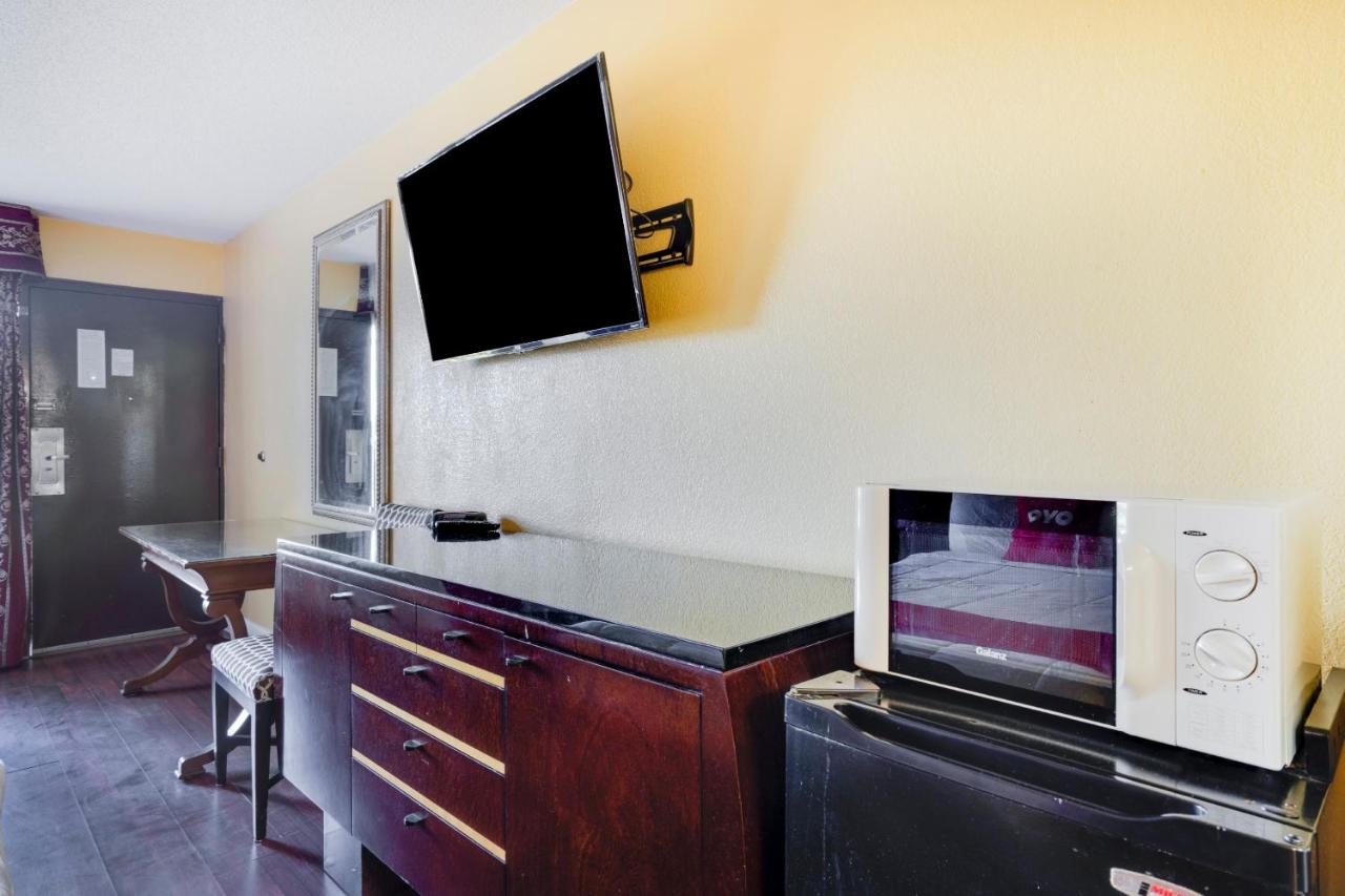  | OYO Hotel Wade/Fayetteville I-95 South