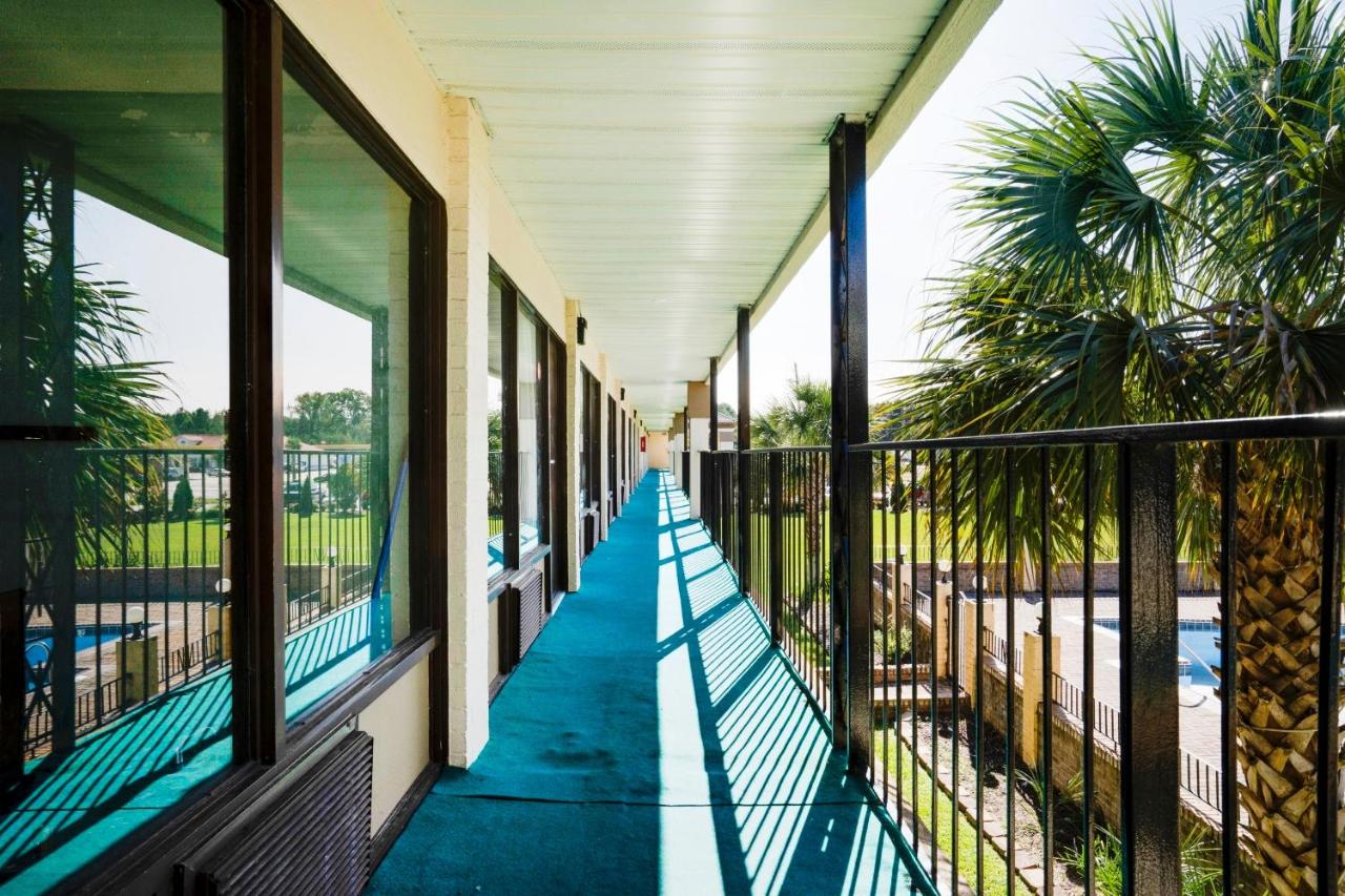 | OYO Hotel Wade/Fayetteville I-95 South