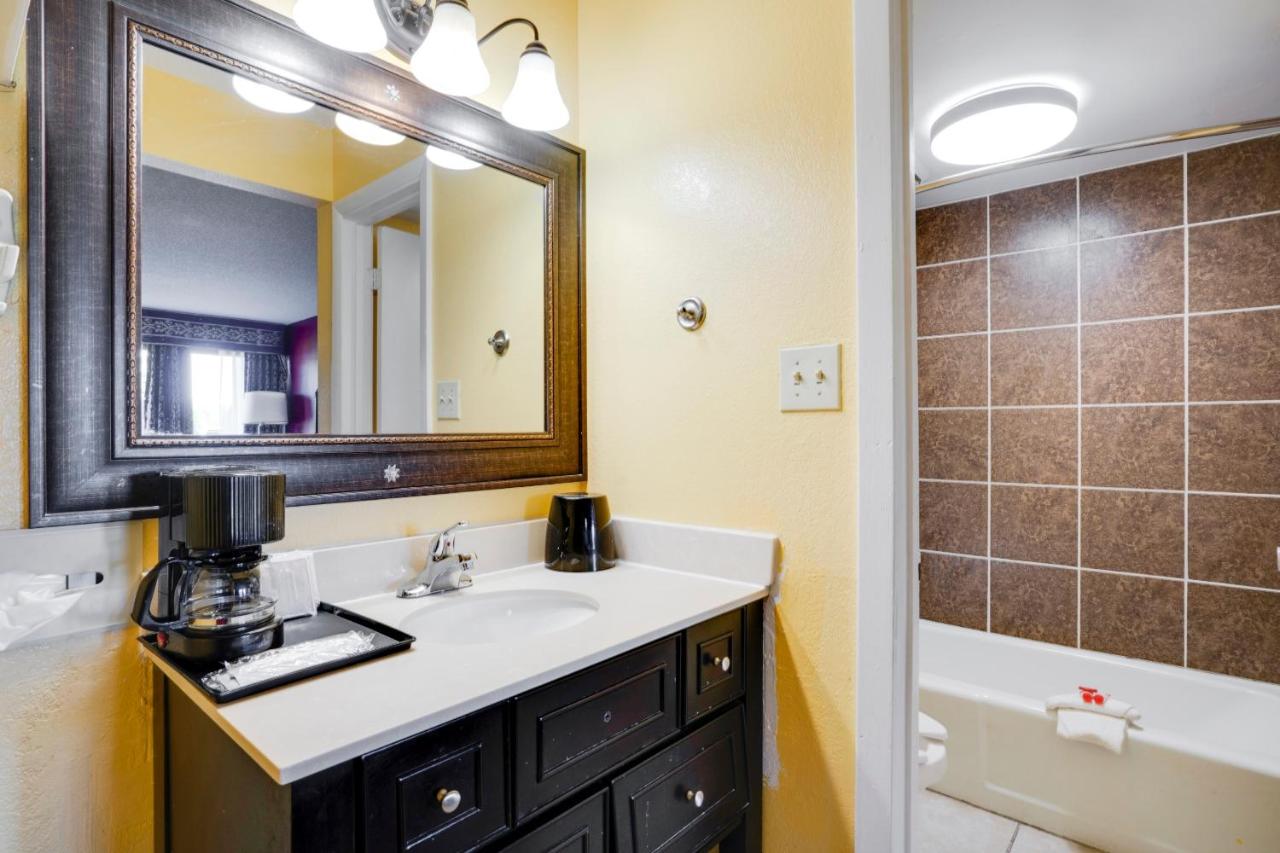 | OYO Hotel Wade/Fayetteville I-95 South