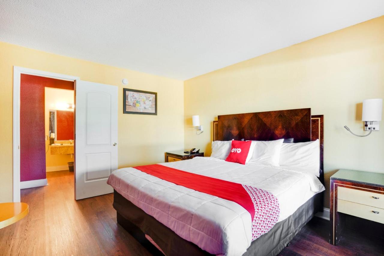 | OYO Hotel Wade/Fayetteville I-95 South