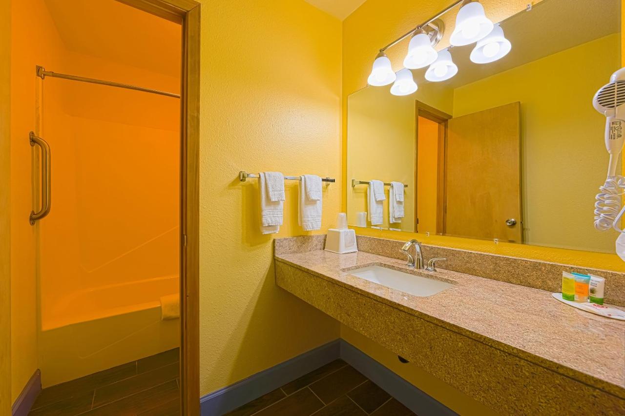 | Coastal Inn by OYO Lincoln City - Oregon Coast Hwy
