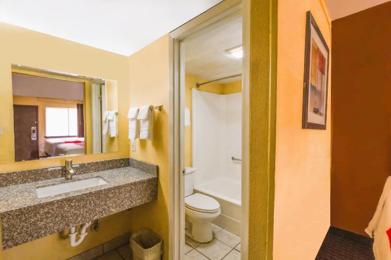  | Oyo Hotel Odessa TX, East Business 20