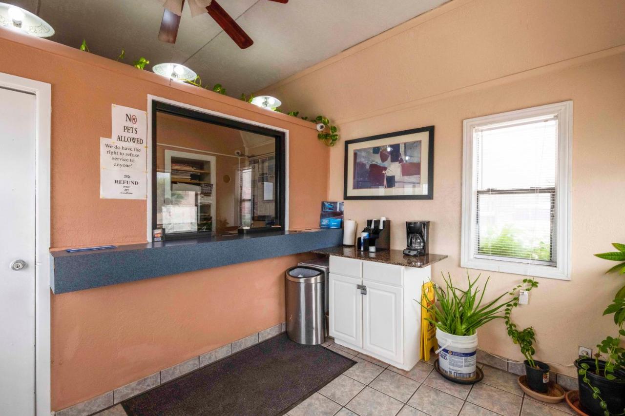  | Oyo Hotel Odessa TX, East Business 20