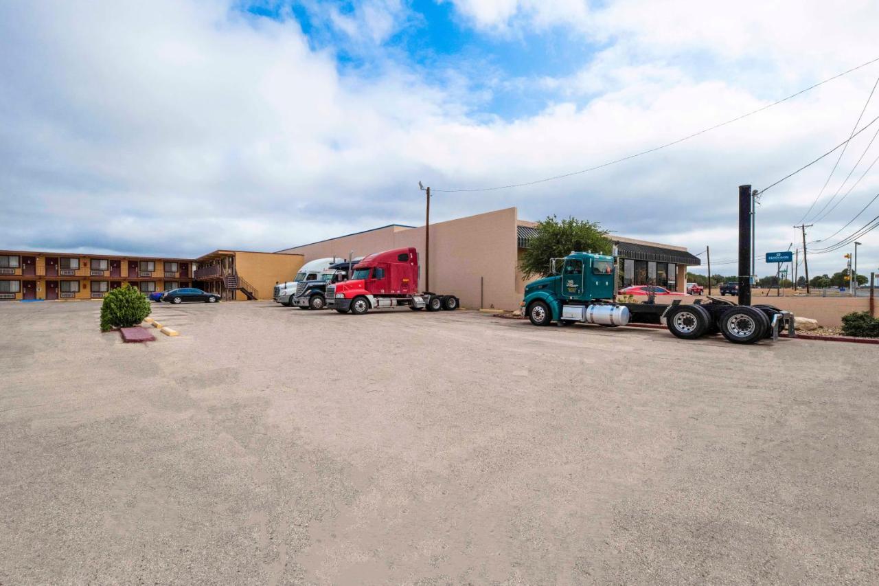  | Oyo Hotel Odessa TX, East Business 20